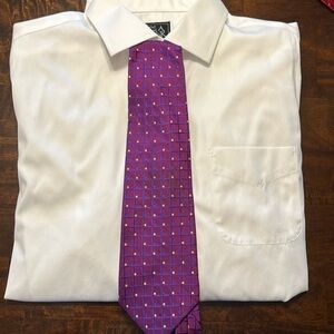 (015) Beautiful, like new, men’s tie by Geoffrey Beene. 100% silk. Beautiful!